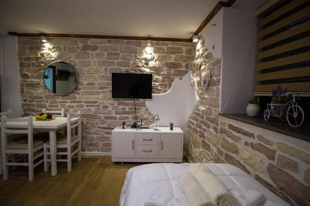 Solhouse Apartment Gjirokaster Bagian luar foto