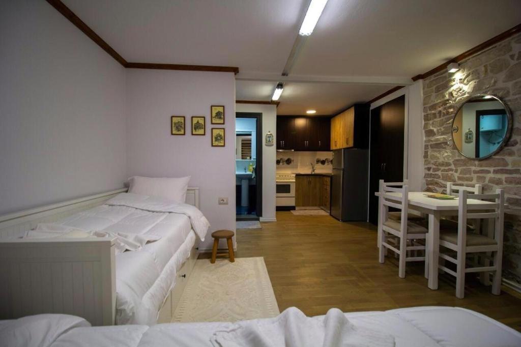 Solhouse Apartment Gjirokaster Bagian luar foto