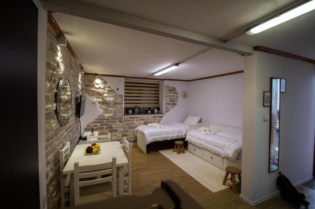 Solhouse Apartment Gjirokaster Bagian luar foto