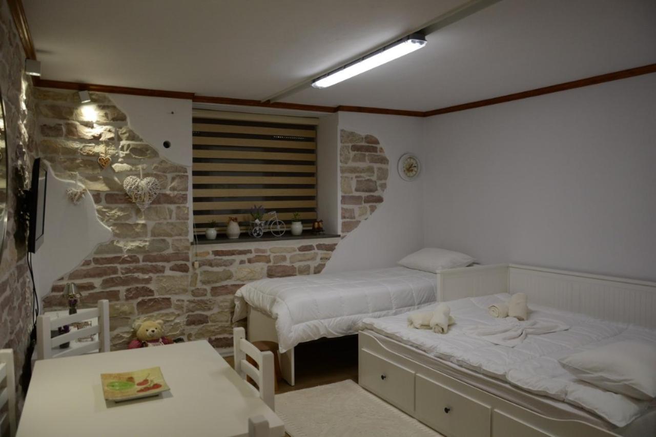Solhouse Apartment Gjirokaster Bagian luar foto